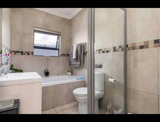 4 BEDROOM HOUSE FOR SALE IN PARKLANDS NORTH